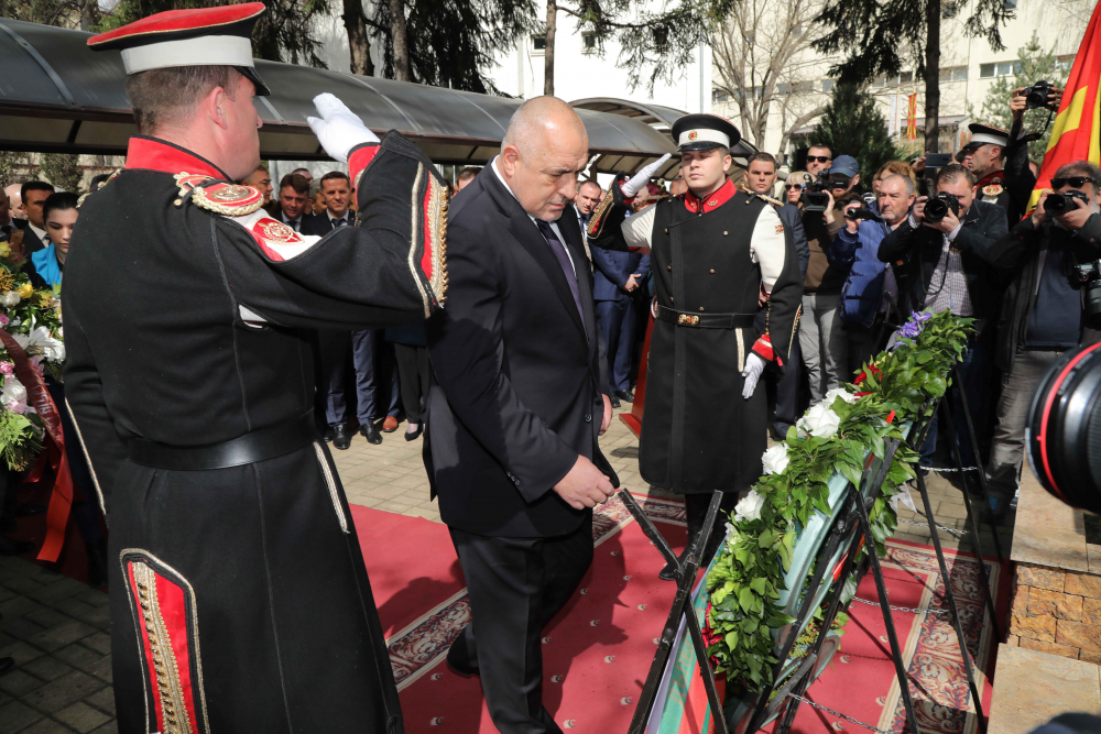 Борисов се поклони пред паметта на евреите, депортирани от територията на Република Македония (СНИМКИ)