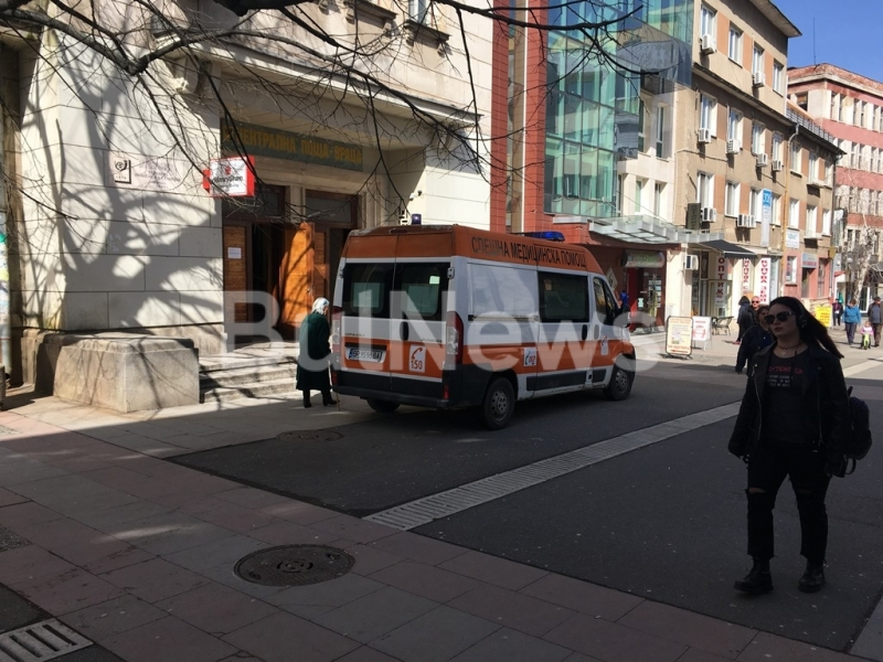 Нещо страшно споходи жена в пощата във Враца (СНИМКИ)