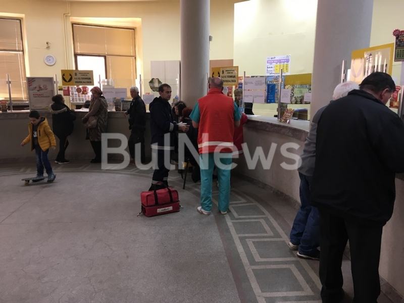 Нещо страшно споходи жена в пощата във Враца (СНИМКИ)