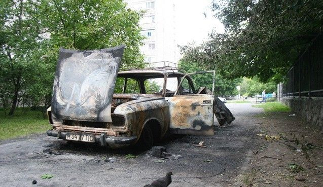 От ненавист към Русия? Сливналия се напи, потроши москвича си, опожари го и Агу-то гръмна