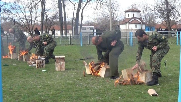 Зрелищни СНИМКИ и ВИДЕО: Президентът Радев изуми командосите в Пловдив с атлетично изпълнение в костюм на висилката (СНИМКИ/ВИДЕО)
