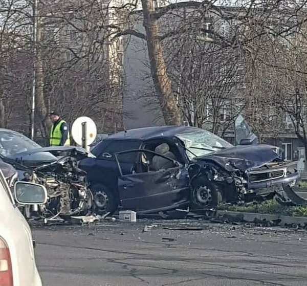 Брутални СНИМКИ показаха зловещо автомеле в Бургас! 