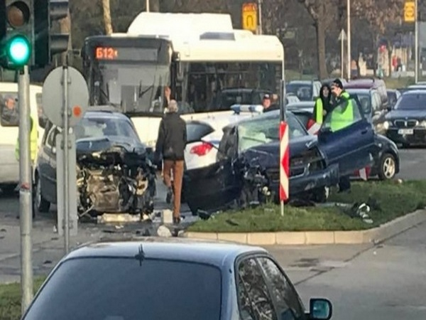 Брутални СНИМКИ показаха зловещо автомеле в Бургас! 