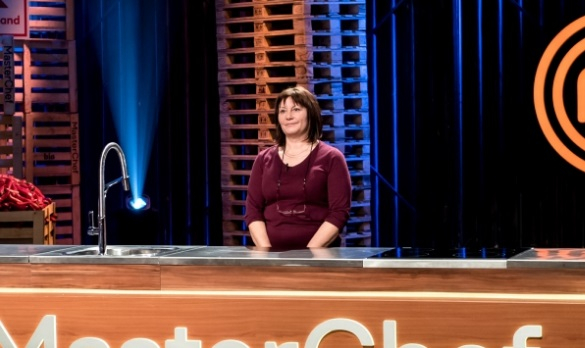 Шок: Първата изгонена от "Master Chef" имала фиктивен брак с джендър милионер в Белгия!