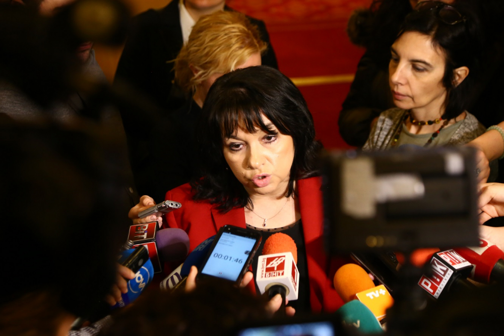 Министър Петкова разкри има ли опасност да останем без газ заради напрежението в Азовско море 