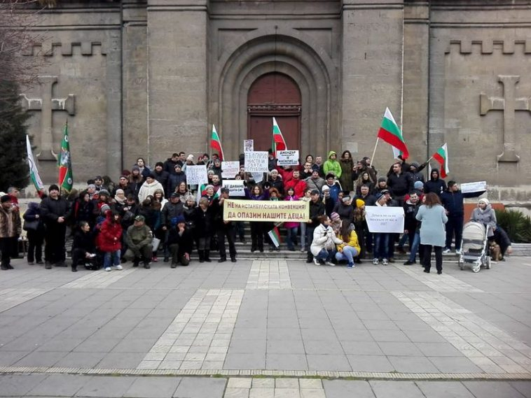 Не на Содом и Гомор в училищата: Хиляди българи протестираха против джендърите и Истанбулската конвенция в редица градове