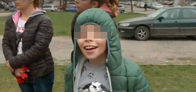 Шокираща агресия в училище! Даскалка блъскала главата на дете в чин