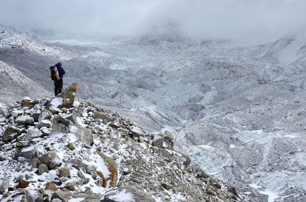Позор! Да се качиш на Еверест и да оставиш 1000 тона боклук там 