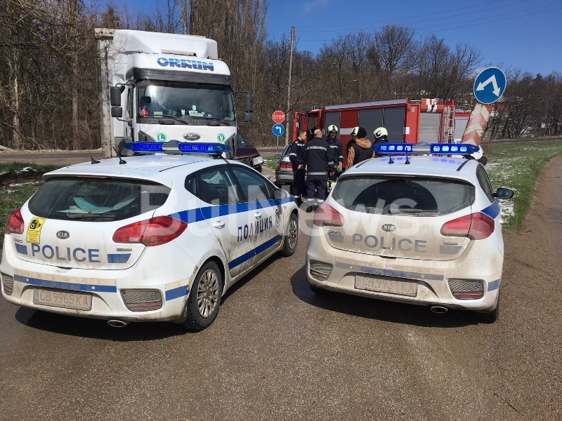Страхотия на входа на Враца! Турски ТИР влачи джип, има ранено дете (СНИМКИ)