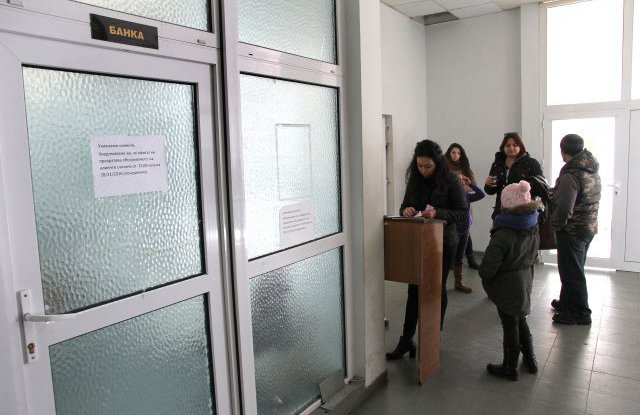 Пловдивчанка отиде да извади лична карта на сина си, но остана крайно изненадана от чиновниците 