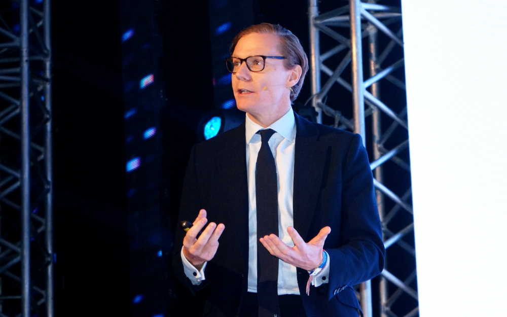 Взеха главата на шефа на Cambridge Analytica след скандала с Фейсбук 