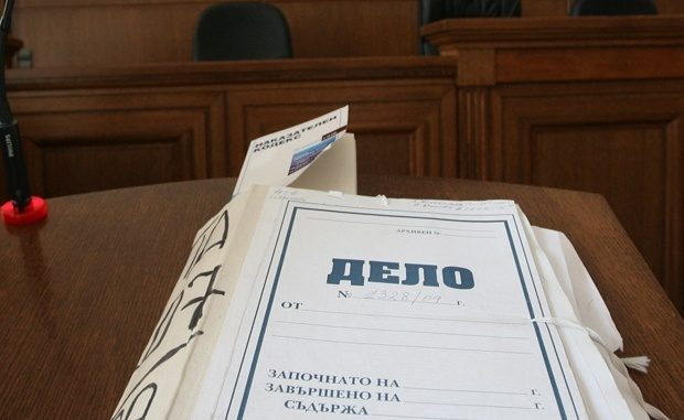 Лилия, която закла майка си в Перник, остава в ареста 