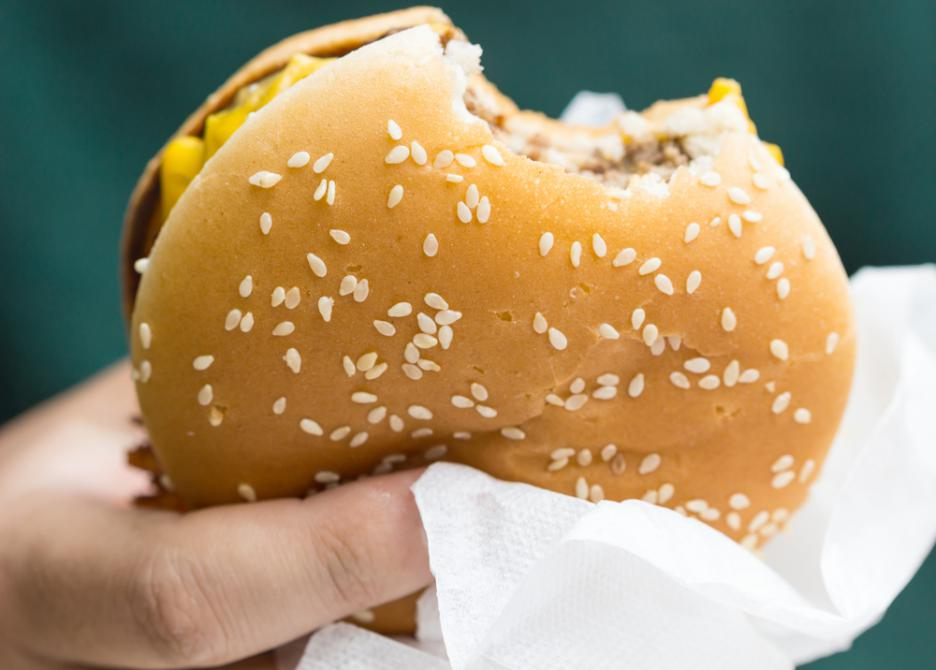 Защо хамбургерите от McDonald’s не се развалят? (ВИДЕО)