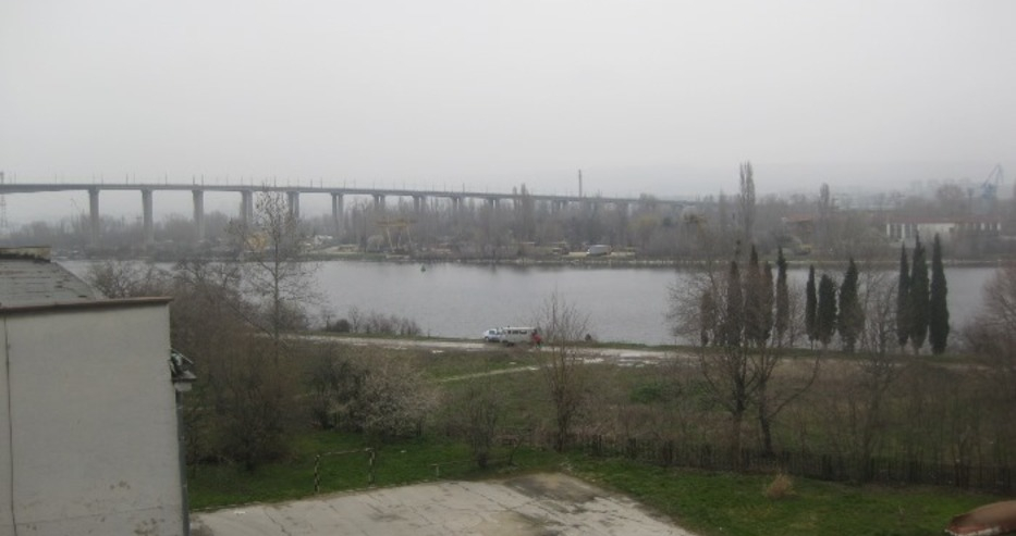 Ученици от Варненската морска гимназия погледнаха през прозорците и видяха страшна гледка на Аспаруховия канал, която ще ги преследва цял живот!