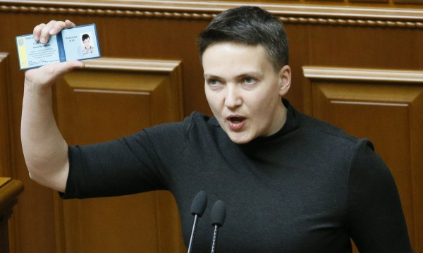 Савченко спретна истински цирк в съда! Напсува грозно прокурора и обяви гладна стачка (ВИДЕО)