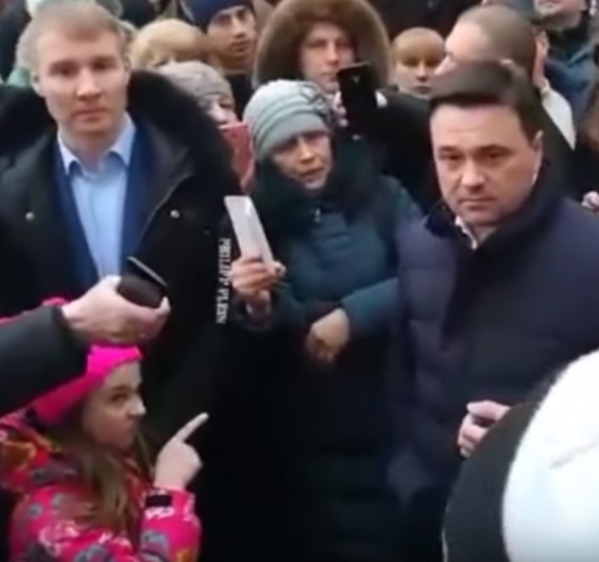 Момиченце "отряза" главата на московския губернатор (ВИДЕО)