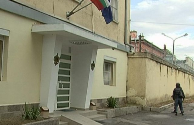 Майката на Батмана: Синът ми е със страшни болки в затвора, ще стигна и до Страсбург