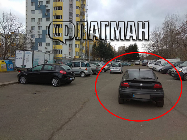Нервите на хората вече не издържат! Бургазлия заплаши: Или паякът маха тая кола, или я опожарявам (СНИМКИ)