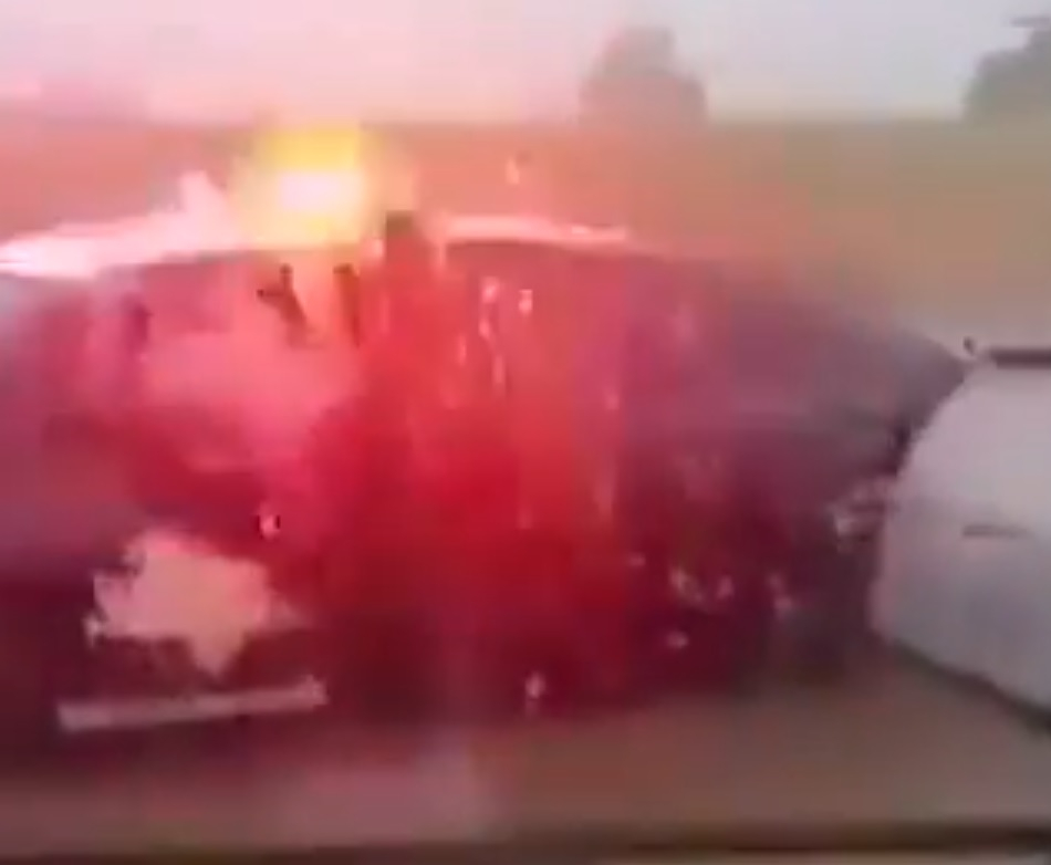 ВИДЕО със заклещен полицай стана хит в мрежата