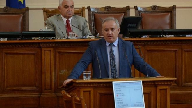 Атанас Костадинов: Държавата не трябва да участва в аферата ЧЕЗ