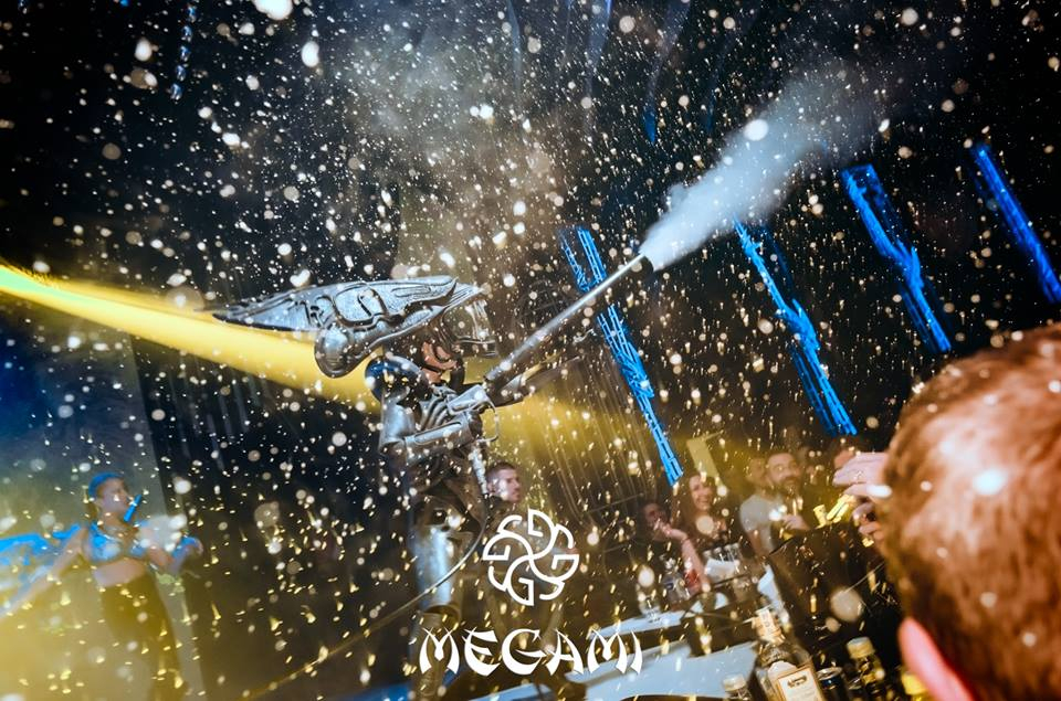 Извънземни и роботи превзеха този уикенд Megami Club – Hotel Marinela на грандиозното шоу "Киберпънк" (СНИМКИ)
