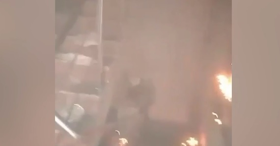 Появи се ВИДЕО 18+ от ада в Кемерово, хората се задушават, загинали са най-малко петима души