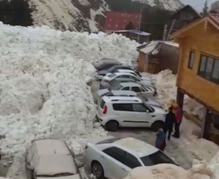Туристи отидоха в зимен курорт и стъписани заснеха това на ВИДЕО