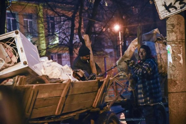 Такова чудо с кобила и роми на софийска улица не е ставало досега! (СНИМКИ)