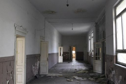 Англичани купиха само за 25 бона старото школо в село Левка. Това, което се случи след 3 години, ще ви накара да настръхнете! (СНИМКИ)