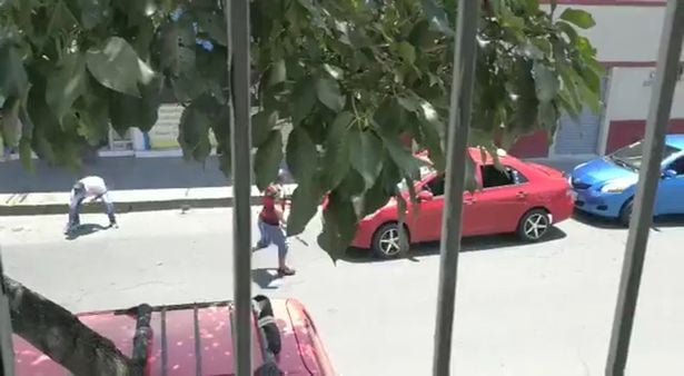 Шофьор отряза с мачете пръста на таксиджия при меле на пътя (СНИМКИ/ВИДЕО 18+)