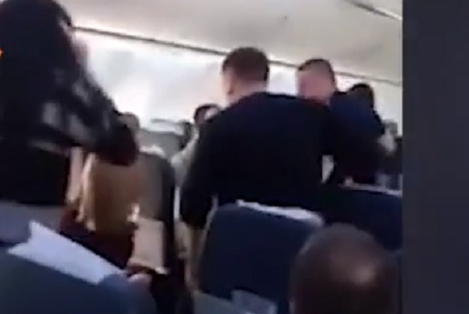 Задържаха пиян като кирка пътник на борда на самолет 