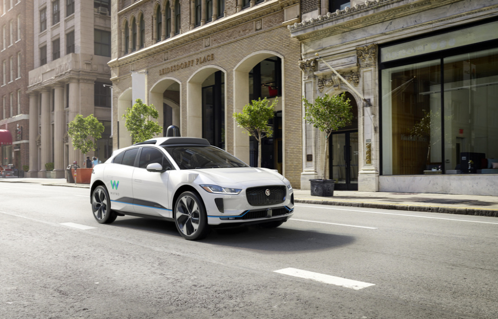 WAYMO и JAGUAR LAND ROVER обявяват дългосрочно партньорство, стартиращо с автономен JAGUAR I-PACE