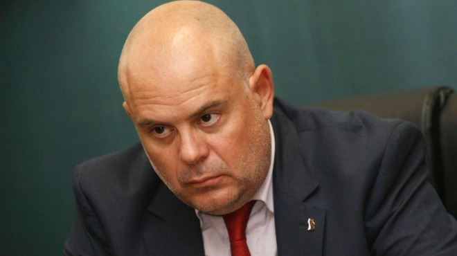 От спецпрокуратурата разкриха ексклузивни подробности за корумпираните данъчни, закопчани при спецакция на ГДБОП