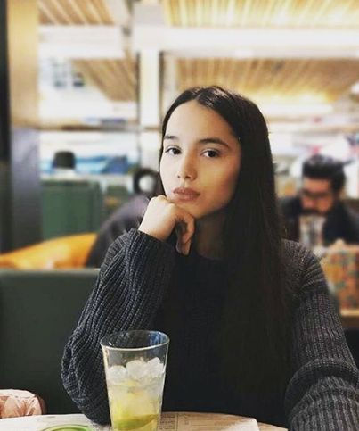 Щерката на Ивайла Бакалова си хвана гадже, но още не му се е отдала