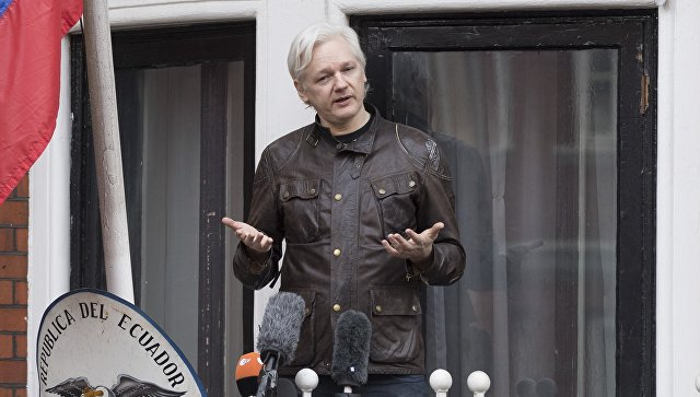 Това ли е краят на WikiLeaks? И Еквадор посече Асанж   