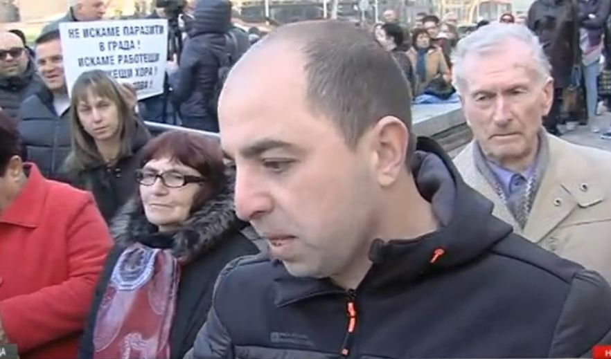 Буря в Горна Оряховица: Стотици протестиращи освиркаха обищнари, те ги подминаха най-безцеремонно