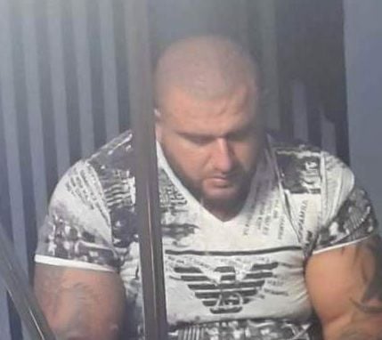 Ексклузивно в БЛИЦ! Издирван от МВР бивш гард на Митьо Очите също изпълзя от дупката и се закани: Кой ши бийш ве сп*рмооо! (СНИМКИ 18+)