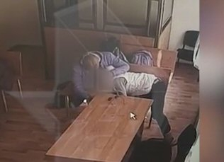 Шок! Обвиняем прави секс в съдебна зала по време на дело (ВИДЕО 18+)