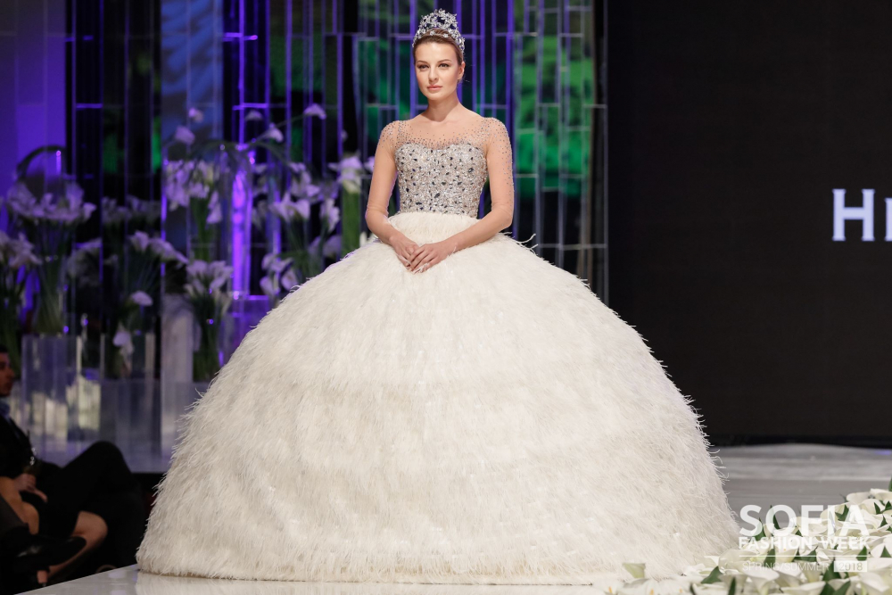Висша мода показаха втората вечер български марки и дизайнери на Sofia Fashion Week SS 2018 (СНИМКИ)