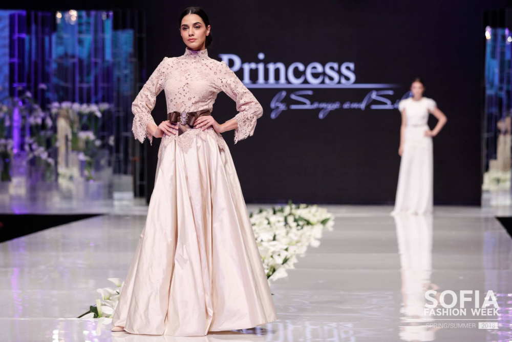 Висша мода показаха втората вечер български марки и дизайнери на Sofia Fashion Week SS 2018 (СНИМКИ)
