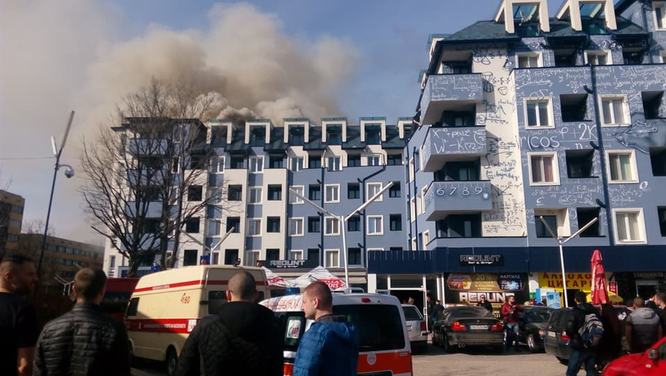 Извънредно и първо в БЛИЦ! Огнен ад в "Студентски град" в София, има пострадал полицай (СНИМКИ/ВИДЕО)