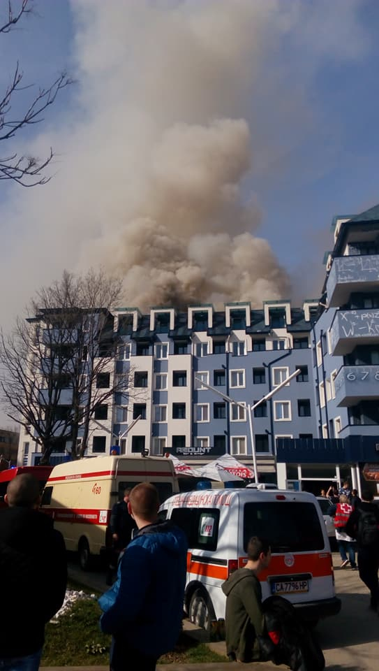 Извънредно и първо в БЛИЦ! Огнен ад в "Студентски град" в София, има пострадал полицай (СНИМКИ/ВИДЕО)