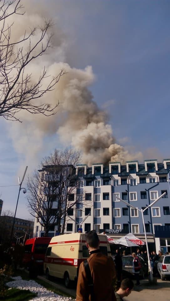 Извънредно и първо в БЛИЦ! Огнен ад в "Студентски град" в София, има пострадал полицай (СНИМКИ/ВИДЕО)