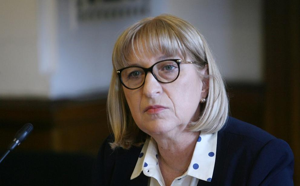 Цачева подписа важен документ за заплатите на надзиратели и съдебна охрана 
