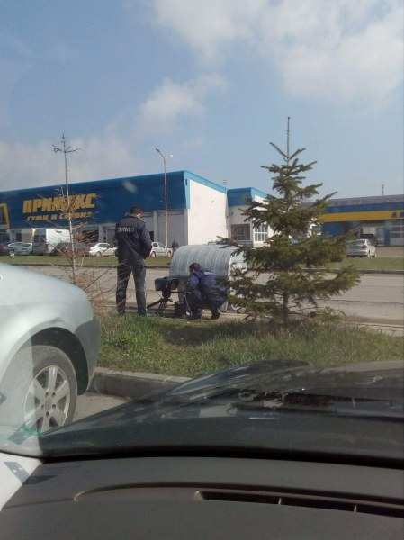 Полицаи залягат зад храст с новите камери (СНИМКА)