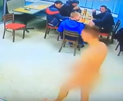 Гол бандит извърши куп престъпления само за една нощ и накрая се предаде в полицията (ВИДЕО 18+)