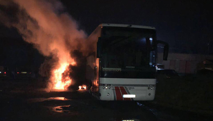 Изостряне на отношенията: В Украйна изгориха полски туристически автобус! (СНИМКИ)