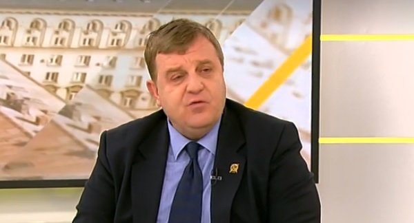 Каракачанов нахока евроатлантиците, които до вчера с плам си връзвали червените връзки, а сега роптаят, че не сме изгонили руски дипломати 
