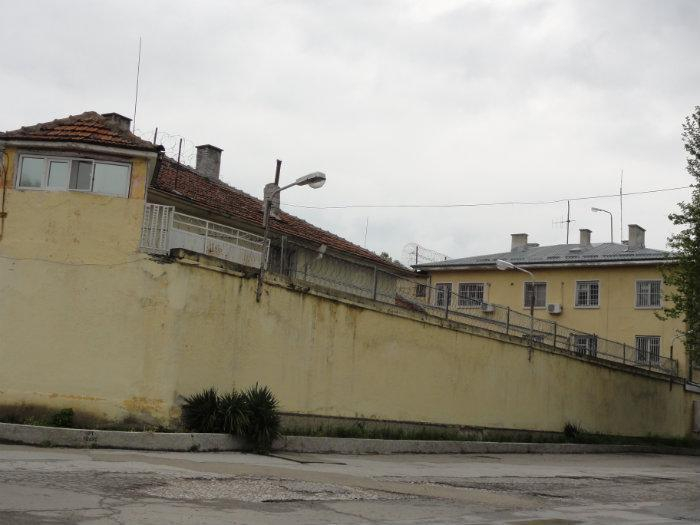 Първо в БЛИЦ! Гори затворът в Пловдив, евакуират пандизчи