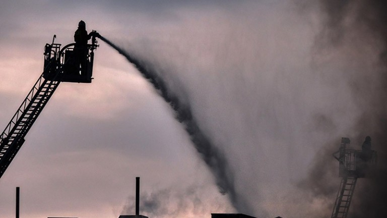 Спасиха 15 деца деца от горящ блок в Сочи!